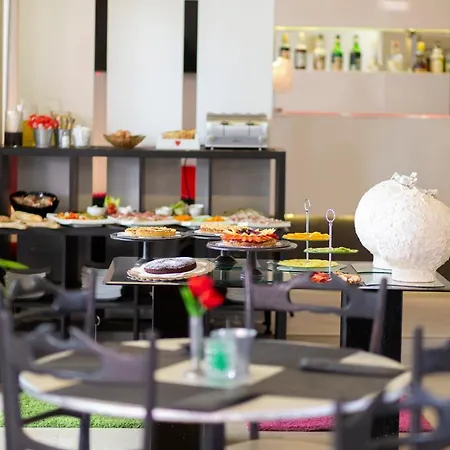 Condor-new 2024-con Piscina 2* リッチョーネ