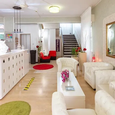 ホテル Condor-new 2024-con Piscina 2*