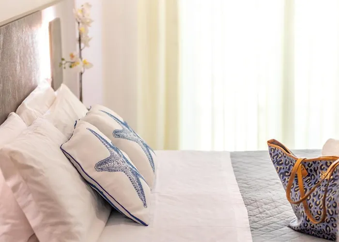 מלון Condor-new 2024-con Piscina ריצ'יונה