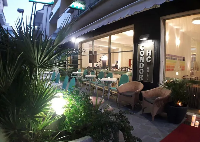 מלון Condor-new 2024-con Piscina ריצ'יונה