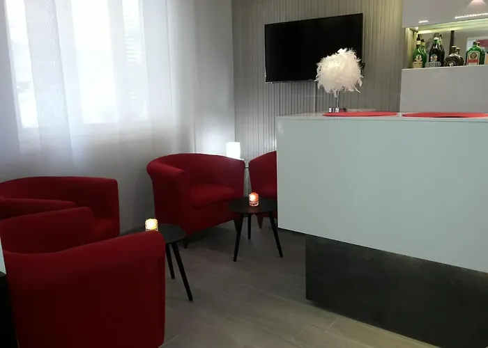 Condor-new 2024-con Piscina 호텔 리치오네